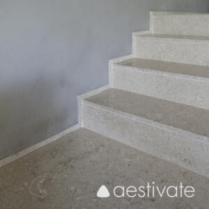 Treppenstufen aus Oliva Kalkstein aestivate