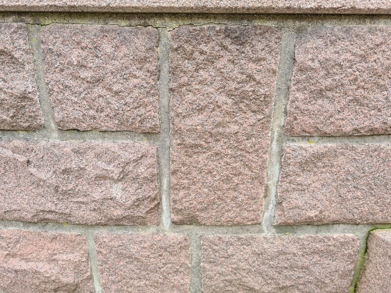 Mauer aus Naturstein aestivate