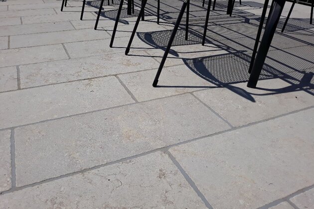 Oliva Kalksteinplatten Terrasse aestivate