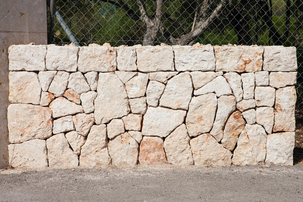 Mauerwerk aus Naturstein aestivate