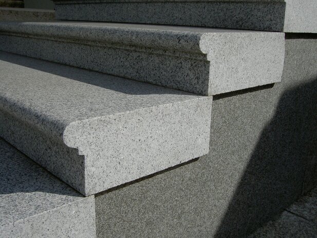 Blockstufen aus Granit von aestivate